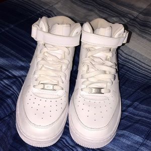 Air Force 1’s high top in white